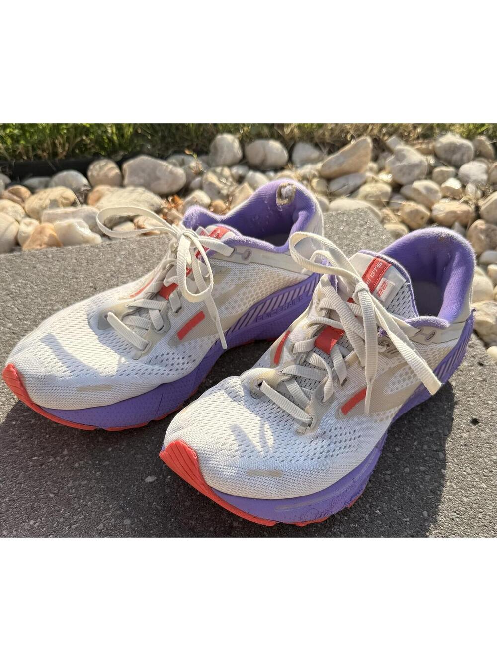 Brooks Adrenaline GTS 22 Running Shoes White Purple Coral Women’s Size 9
